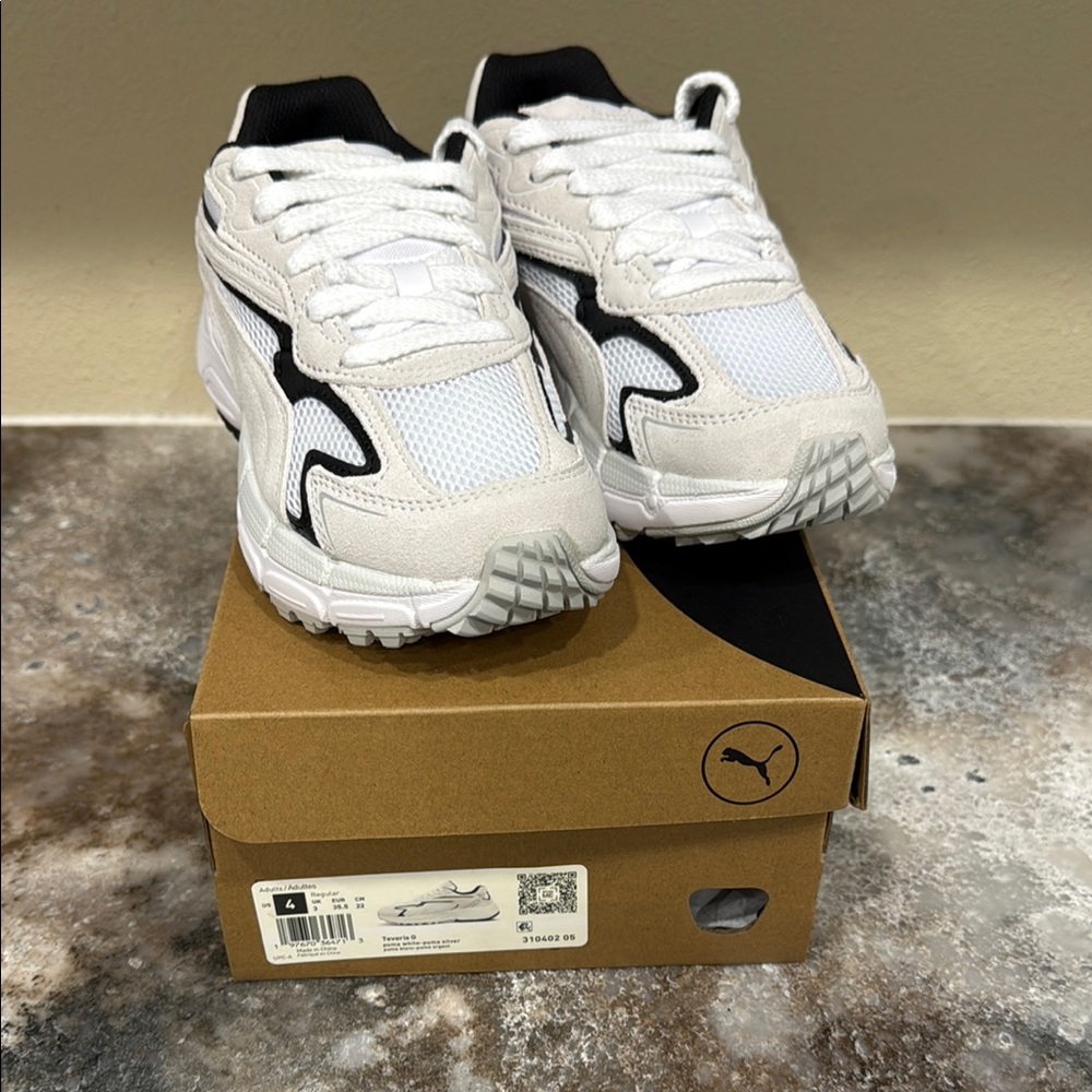 Puma Kids Sneakers - White and Black